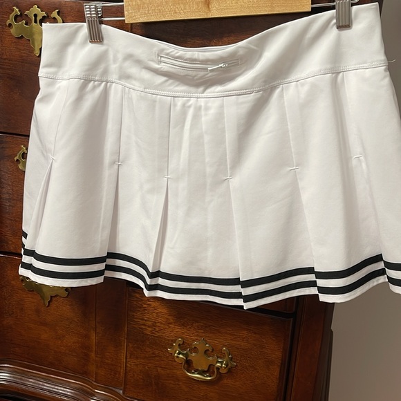 Penguin white and blue stripe skort Lg - Picture 2 of 4